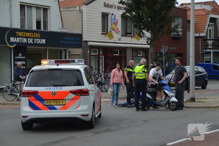 Scooterrijder gewond na aanrijding met auto