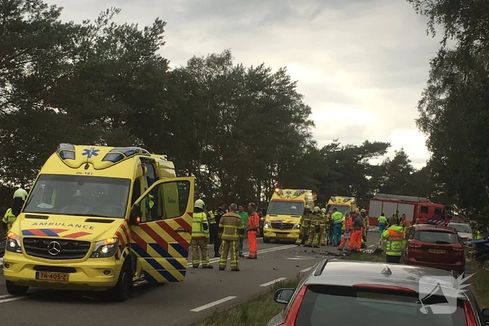 Dode en meerdere gewonden bij aanrijding