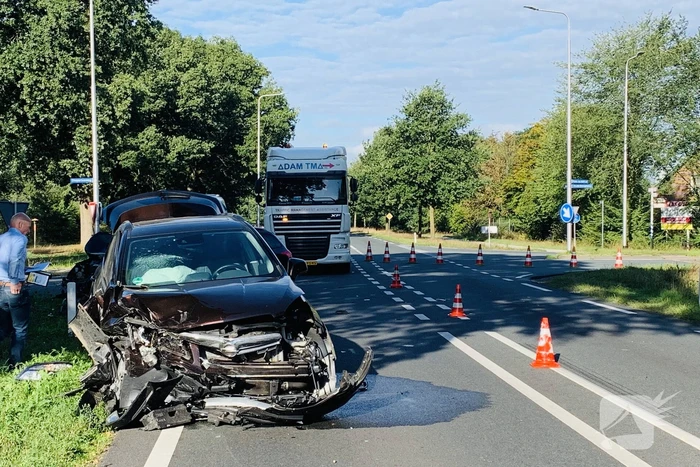 Flinke schade bij ongeval op kruising