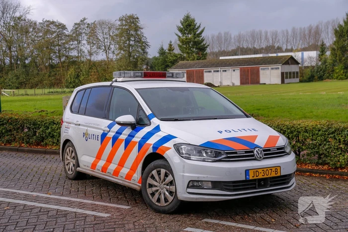 Vrouw schreeuwt om hulp bij lastigvallen
