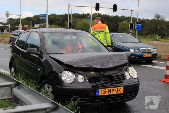 Opnieuw auto uit de bocht op beruchte plek