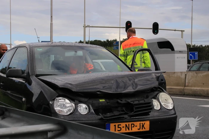 Opnieuw auto uit de bocht op beruchte plek