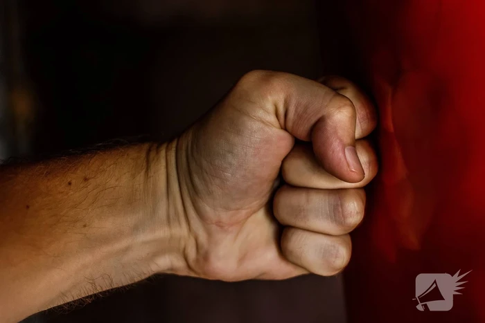 17-jarige jongen mishandeld met boksbeugel