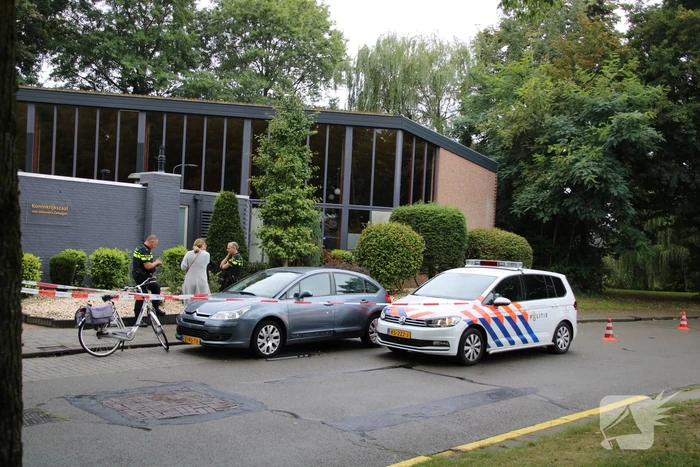 Fietsster botst tegen openstaande autoportier