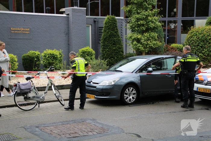Fietsster botst tegen openstaande autoportier