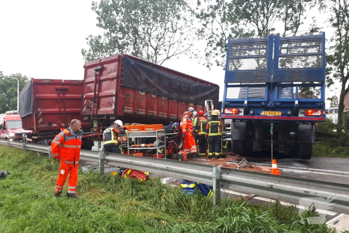 Zeer ernstig ongeval tussen twee vrachtwagens en meerdere voertuigen