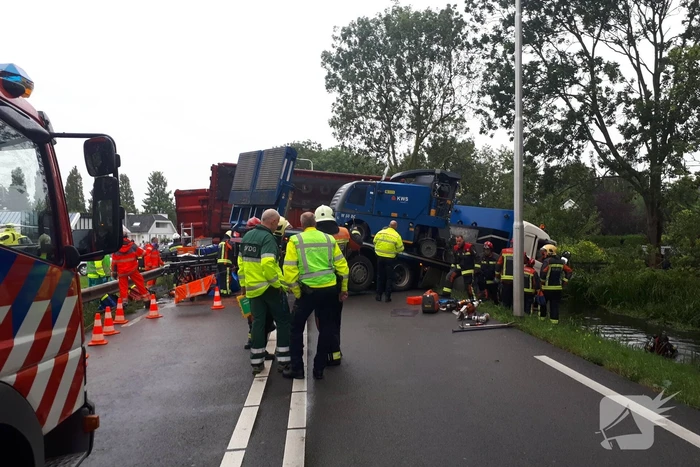 Zeer ernstig ongeval tussen twee vrachtwagens en meerdere voertuigen