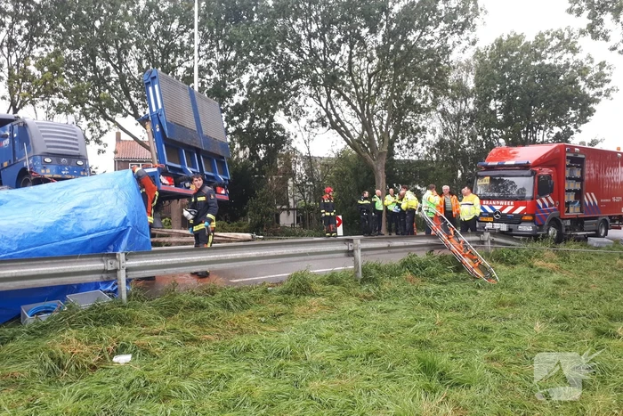 Zeer ernstig ongeval tussen twee vrachtwagens en meerdere voertuigen