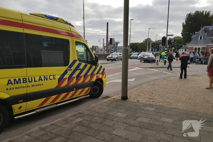 Snorfietser gewond na aanrijding