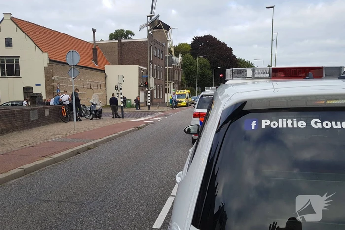 Snorfietser gewond na aanrijding