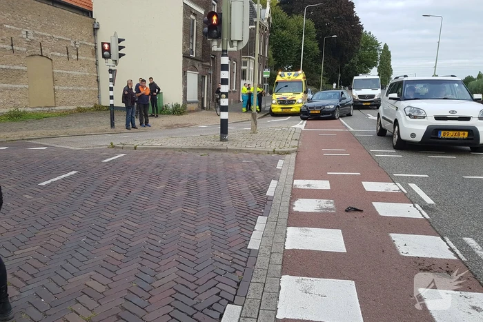 Snorfietser gewond na aanrijding