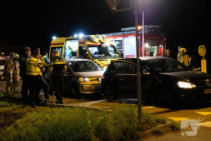 Kop-staart aanrijding op rotonde