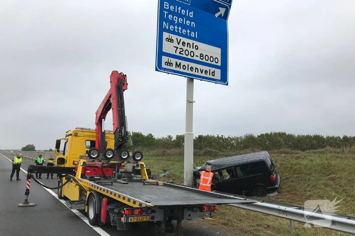 Twee doden en drie gewonden bij zwaar ongeval met bestelbus op A73