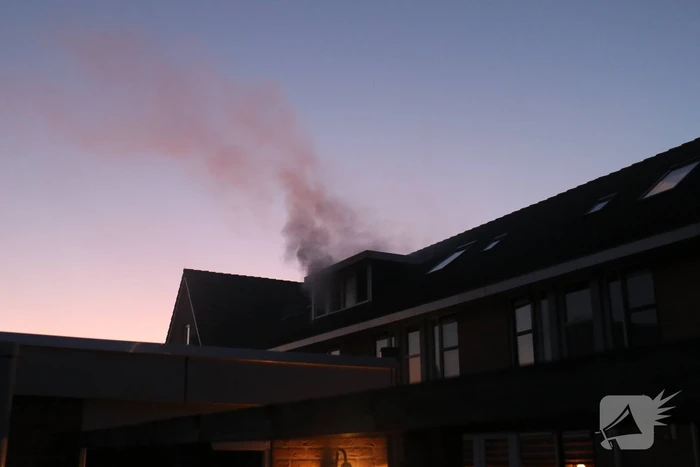 Veel rook bij woningbrand