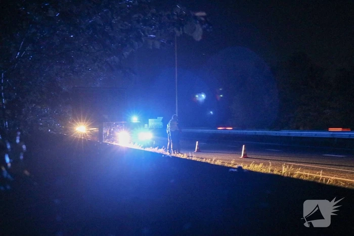 Motorrijder hard onderuit op afrit
