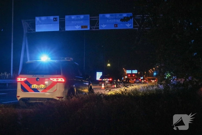 Motorrijder hard onderuit op afrit