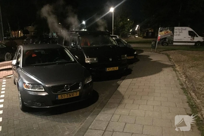 Bestelbus verwoest na te hete oven in laadruim