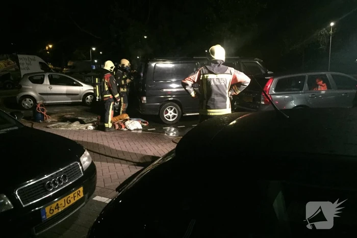 Bestelbus verwoest na te hete oven in laadruim