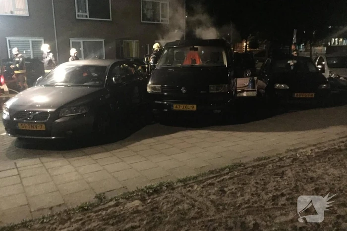 Bestelbus verwoest na te hete oven in laadruim