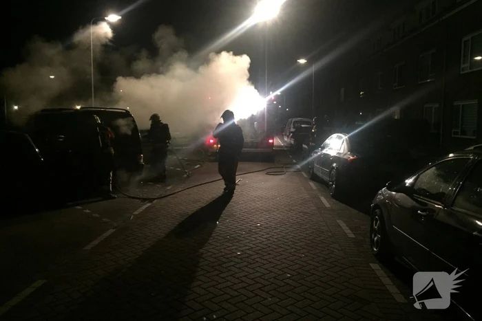Bestelbus verwoest na te hete oven in laadruim