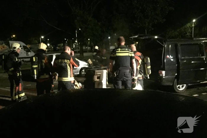 Bestelbus verwoest na te hete oven in laadruim