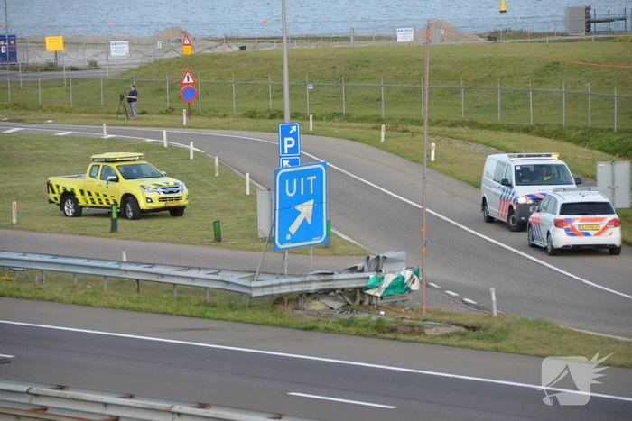 Land Rover botst frontaal op RIMOB