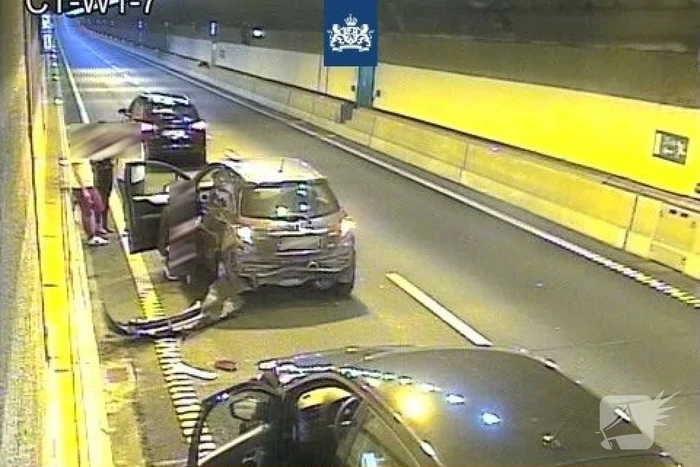 Coentunnel dicht na ongeval met meerdere auto's