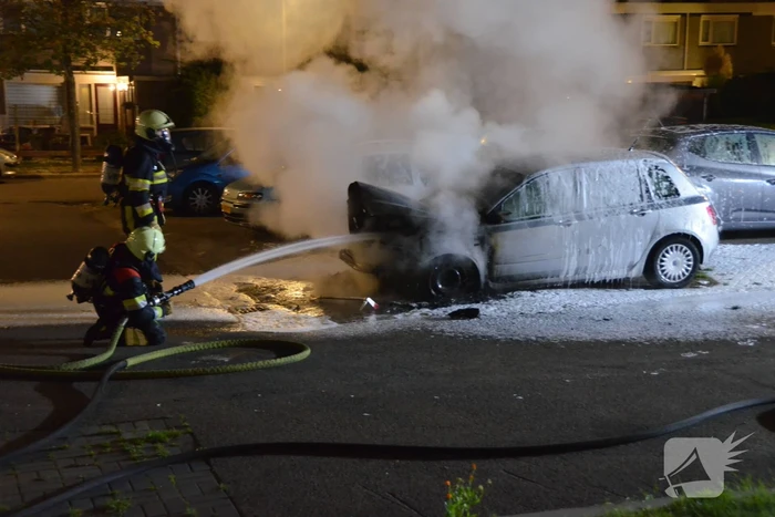 Auto verwoest door brand