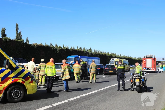 Snelweg dicht door aanrijding met meerdere voertuigen