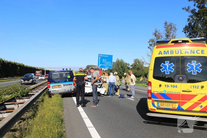 Snelweg dicht door aanrijding met meerdere voertuigen
