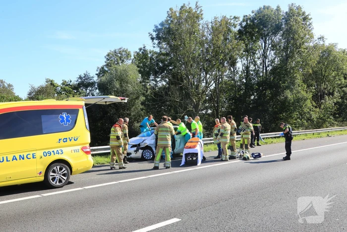 Snelweg dicht door aanrijding met meerdere voertuigen