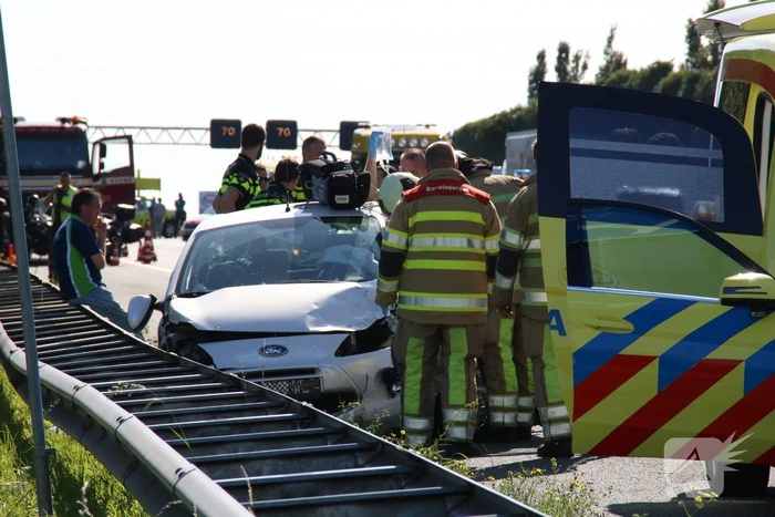 Snelweg dicht door aanrijding met meerdere voertuigen