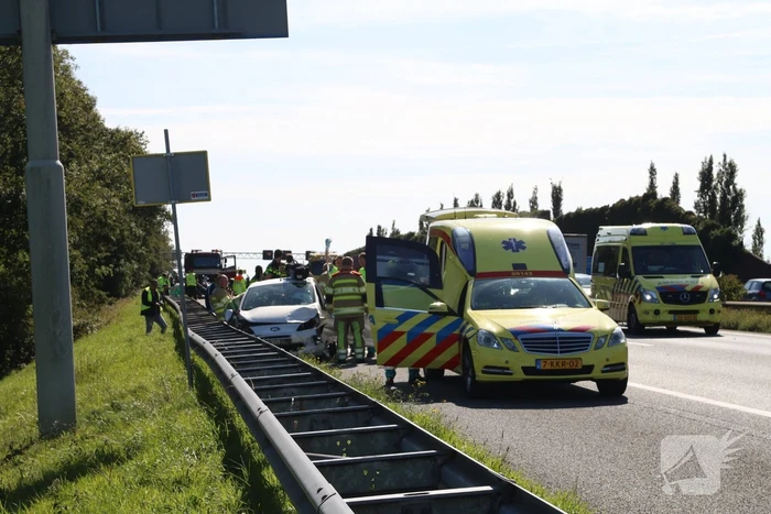 Snelweg dicht door aanrijding met meerdere voertuigen