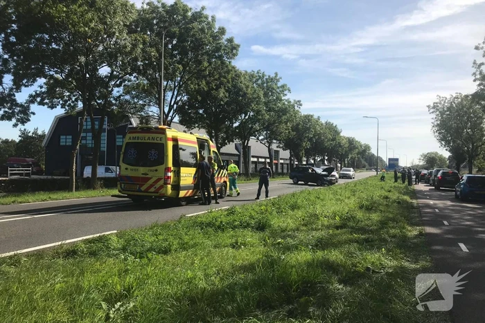 Weg afgesloten na flinke botsing