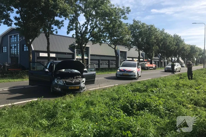 Weg afgesloten na flinke botsing
