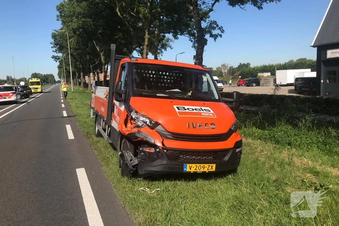 Weg afgesloten na flinke botsing