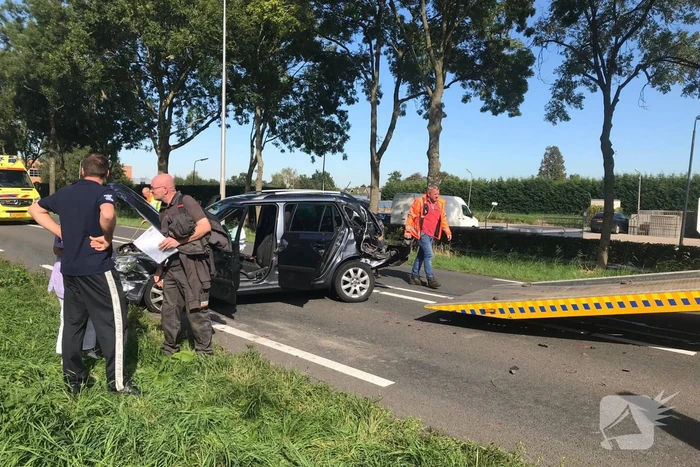 Weg afgesloten na flinke botsing