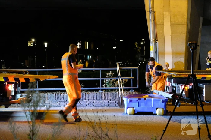 Auto belandt te water na aanrijding, een aanhouding