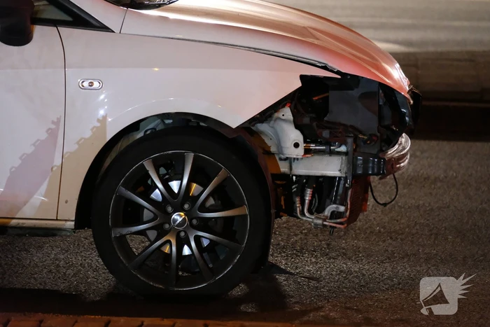 Auto belandt te water na aanrijding, een aanhouding