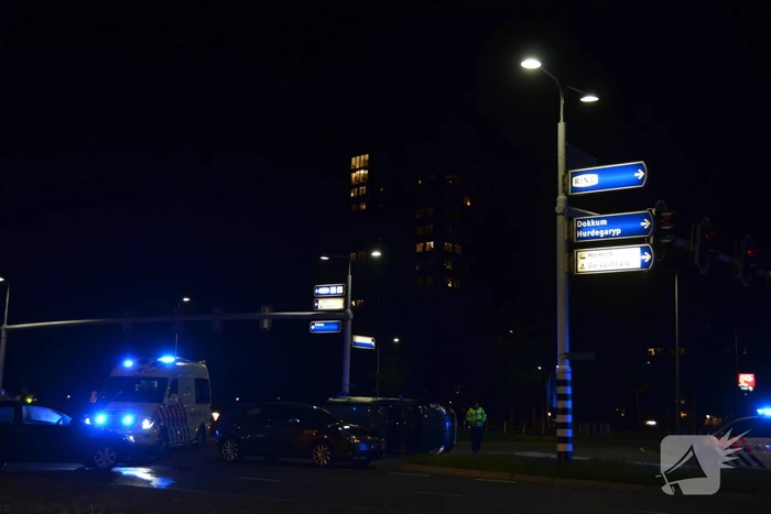 Auto belandt op zijkant na ongeval
