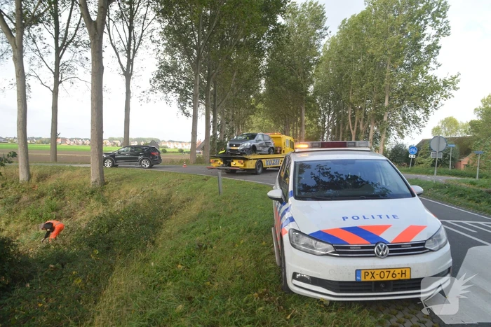 Auto rijdt van talud na aanrijding