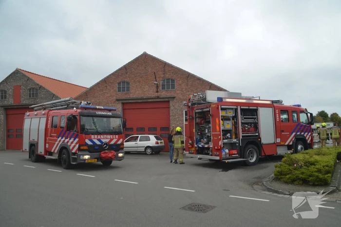 Motorboot in garage verwoest door brand