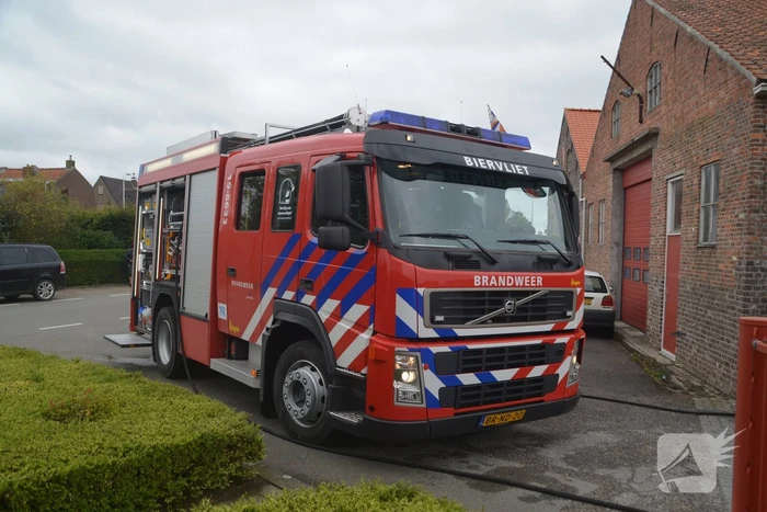 Motorboot in garage verwoest door brand