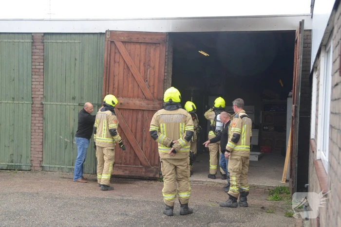 Motorboot in garage verwoest door brand