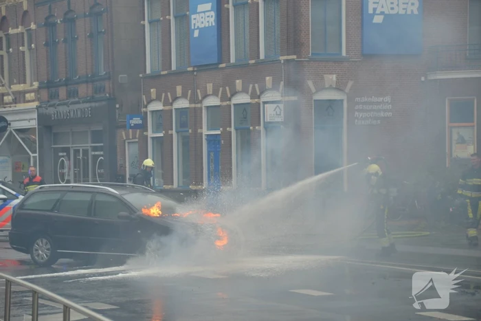 Auto verwoest na brand