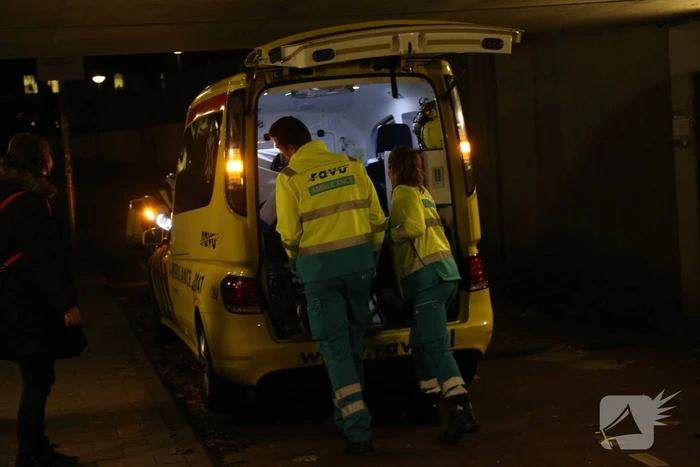 14-jarige meisje aangereden door auto, bestuurder reed door