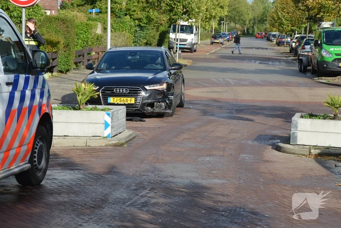 Automobilist  botst op wegversmalling