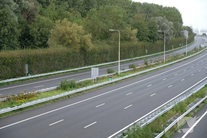Enorme files: ondanks verbod honderden boeren met tractoren snelweg op