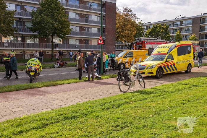 Man op snorbrommer aangereden door auto