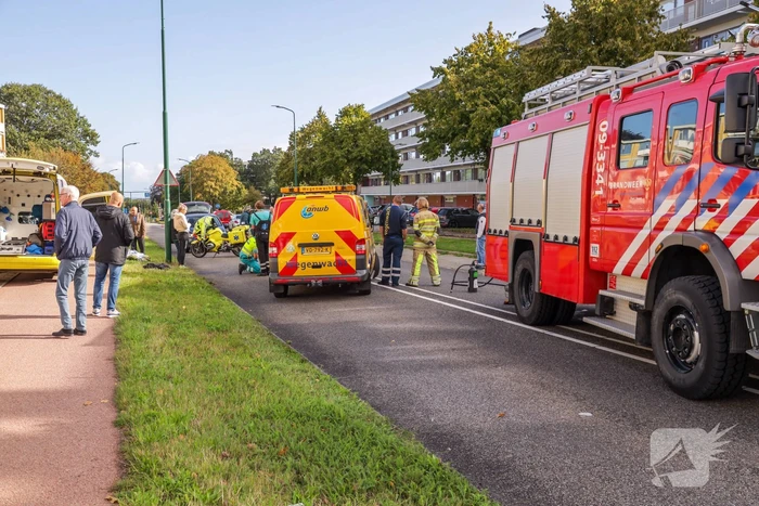 Man op snorbrommer aangereden door auto